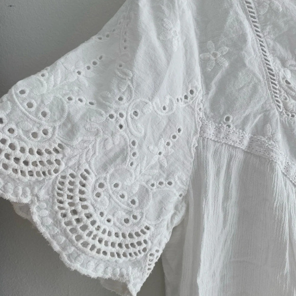 Embroidered White Feminine Eyelet Scalloped Edge T-Shirt Size M - Picture 2 of 13